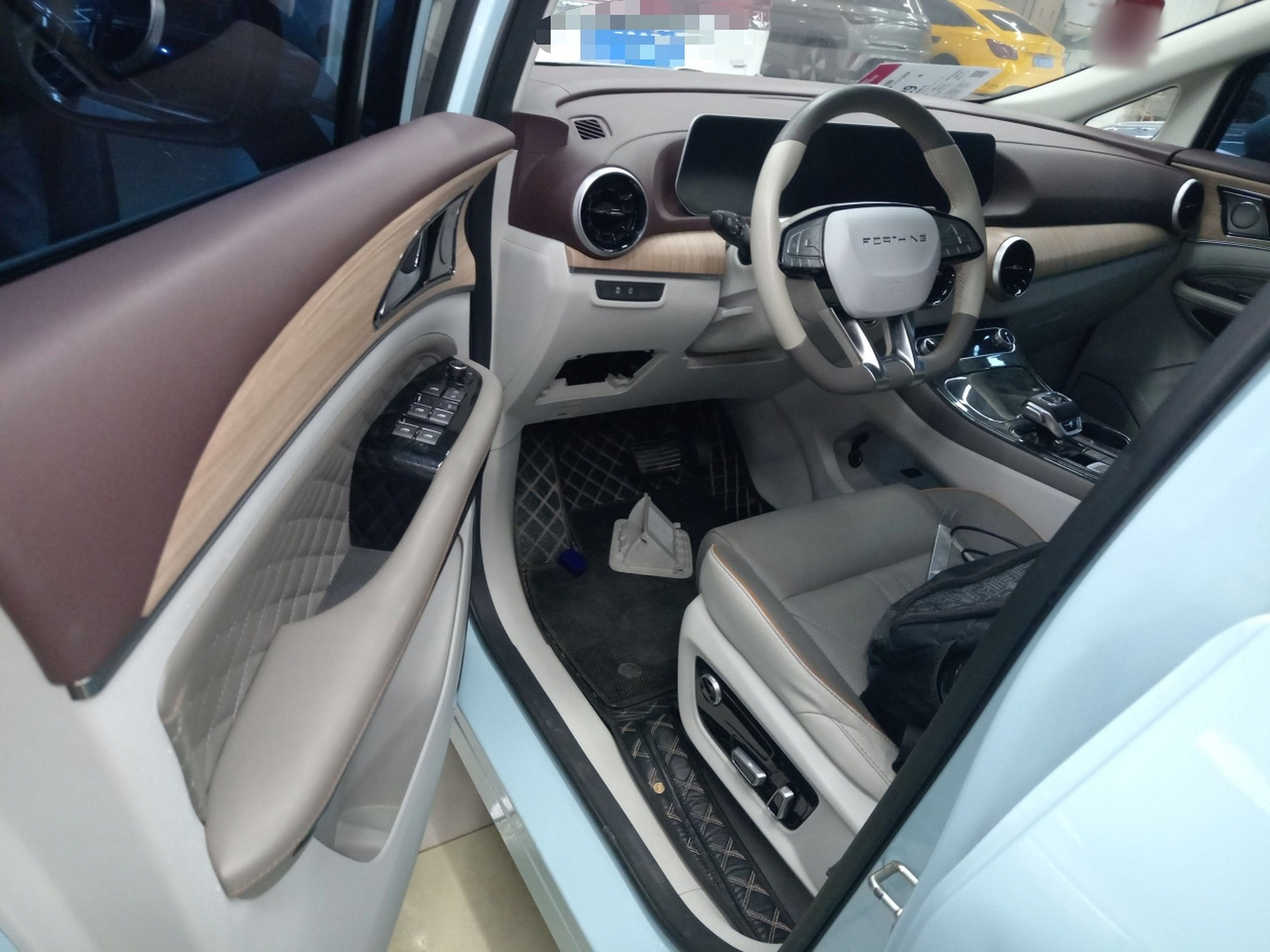 المقاعد الأمامية داخل السيارة