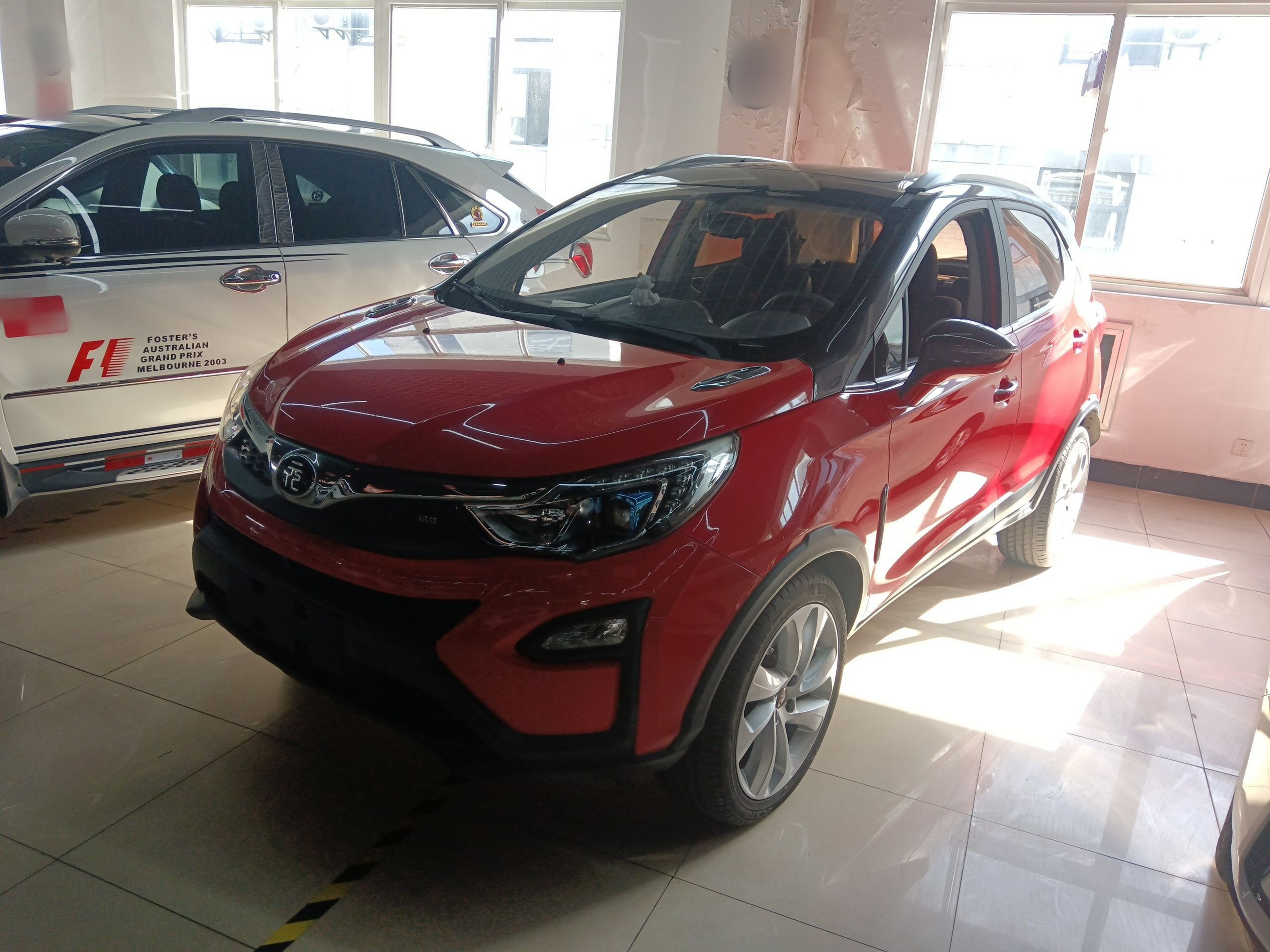 Под передней частью автомобиля