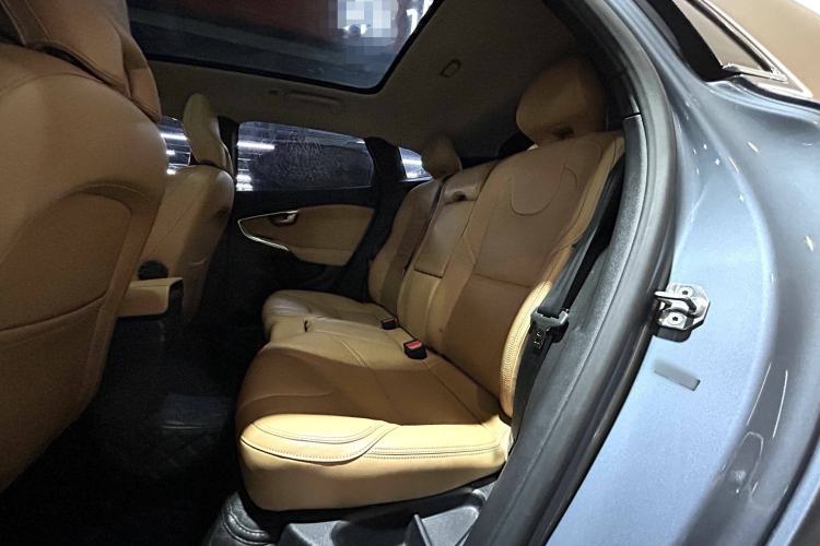 Used Volvo V40 2018 T3 Zhiya Edition
