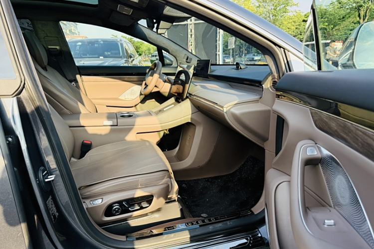 Used Hima Luxeed R7 2024 All-Electric 736 km Ultra
