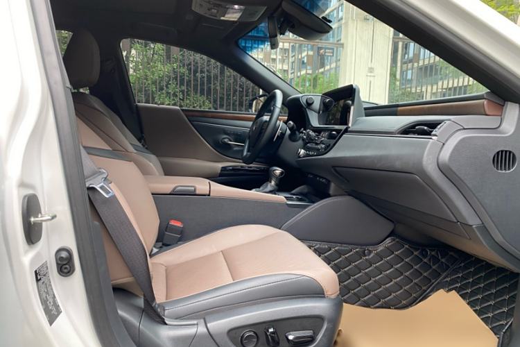 Used Lexus ES 2024 200 Premium Edition
