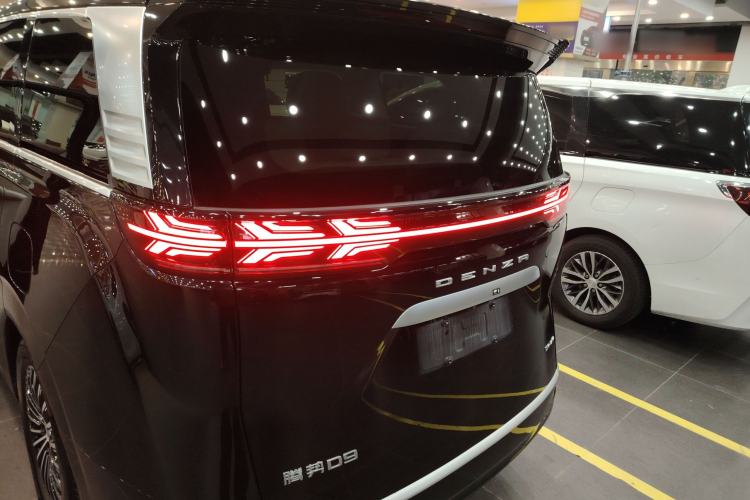 Used Denza D9 2022 DM-i 970 Four-Wheel Drive Prestige Model
