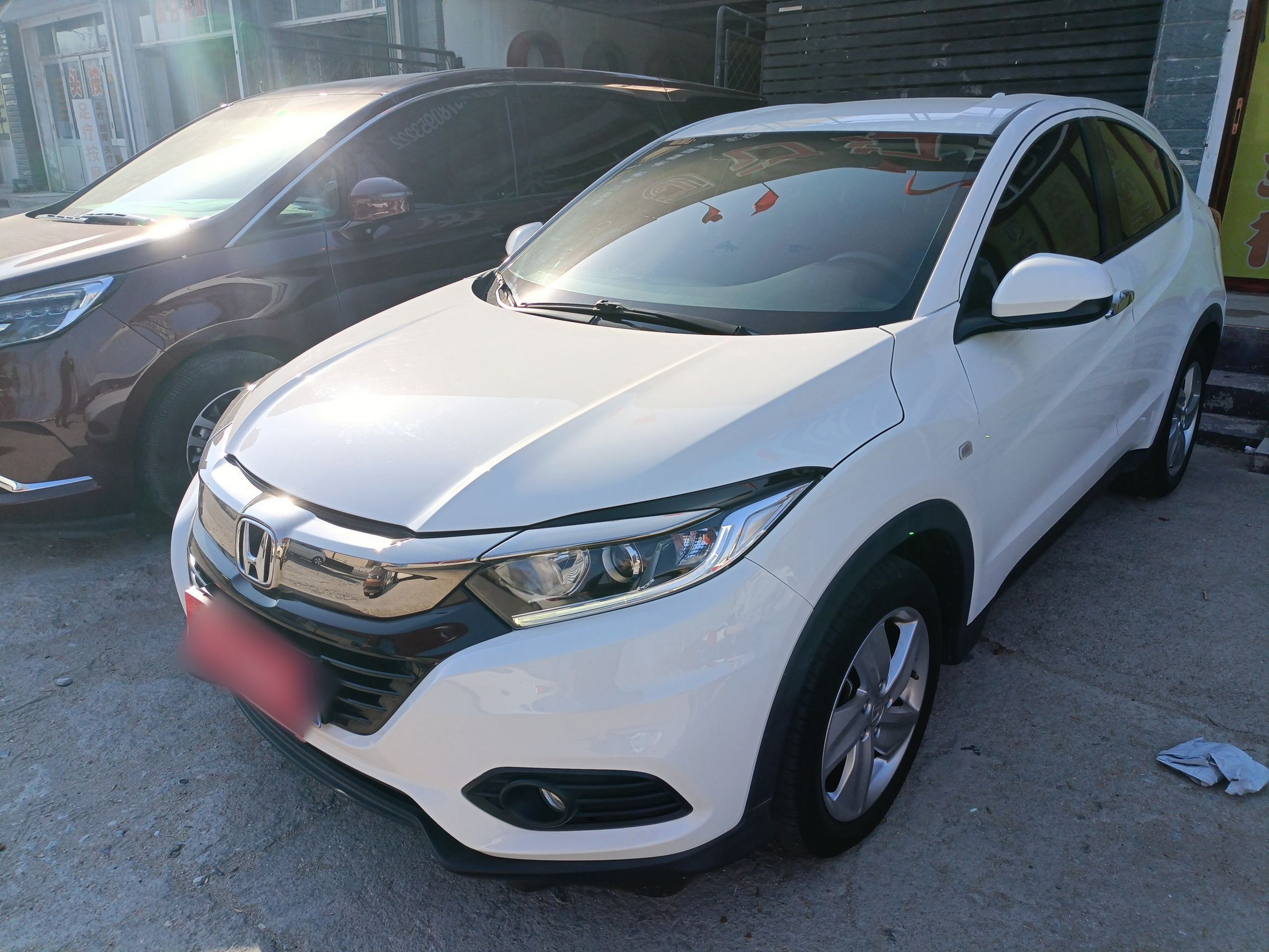 تحت مقدمة السيارة