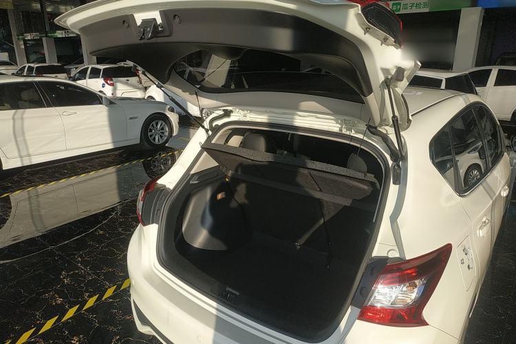 Used Nissan Tiida 2021 1.6L CVT Cool Edition
