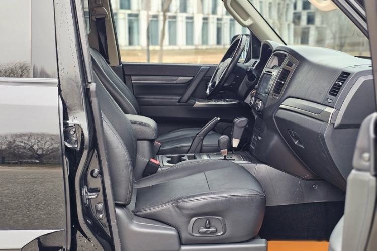 Used Mitsubishi Pajero 2016 3.0L Automatic Prestige Version China V Standard
