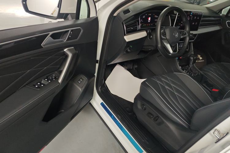 Used Volkswagen Tiguan L 2024 330TSI Automatic Two-Wheel Drive Smart Edition
