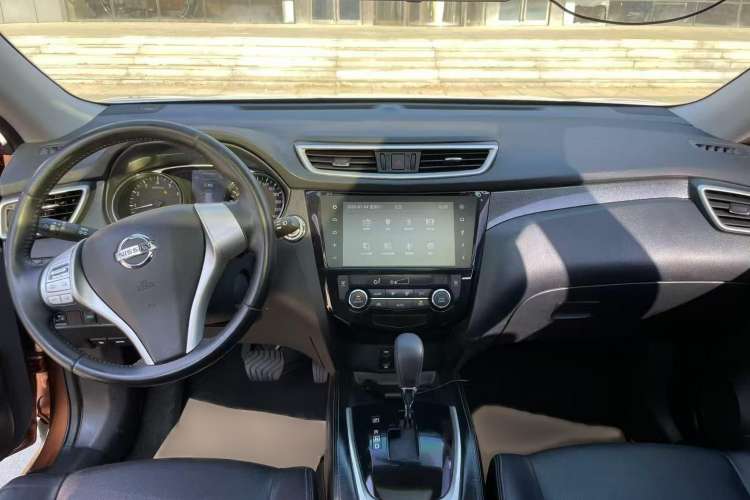 Used Nissan X-Trail 2015 2.5L CVT Leading MAX Edition 4WD
