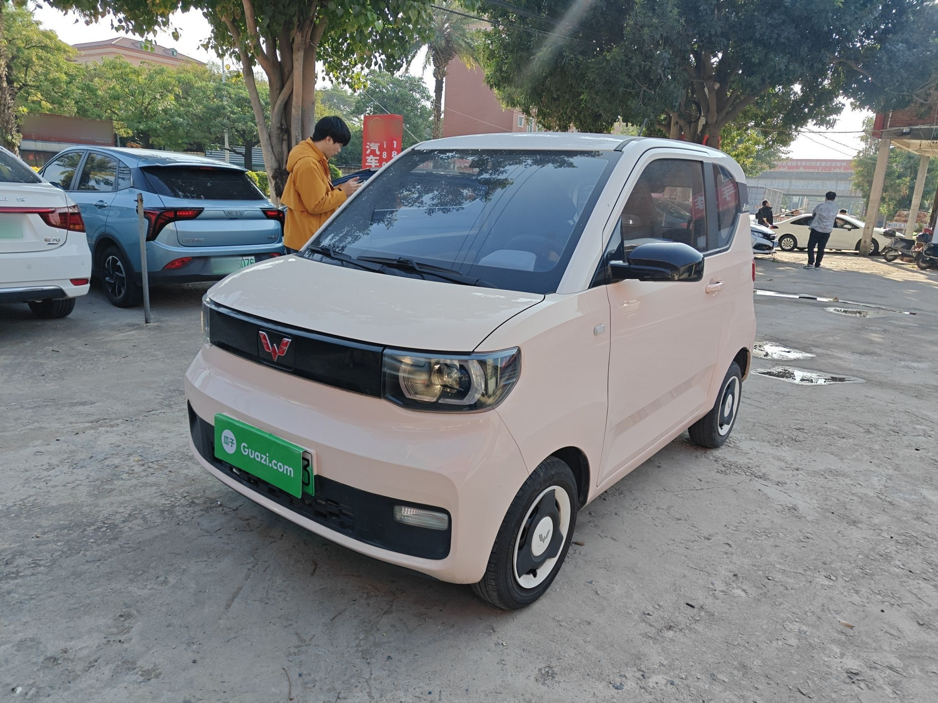 Под передней частью автомобиля