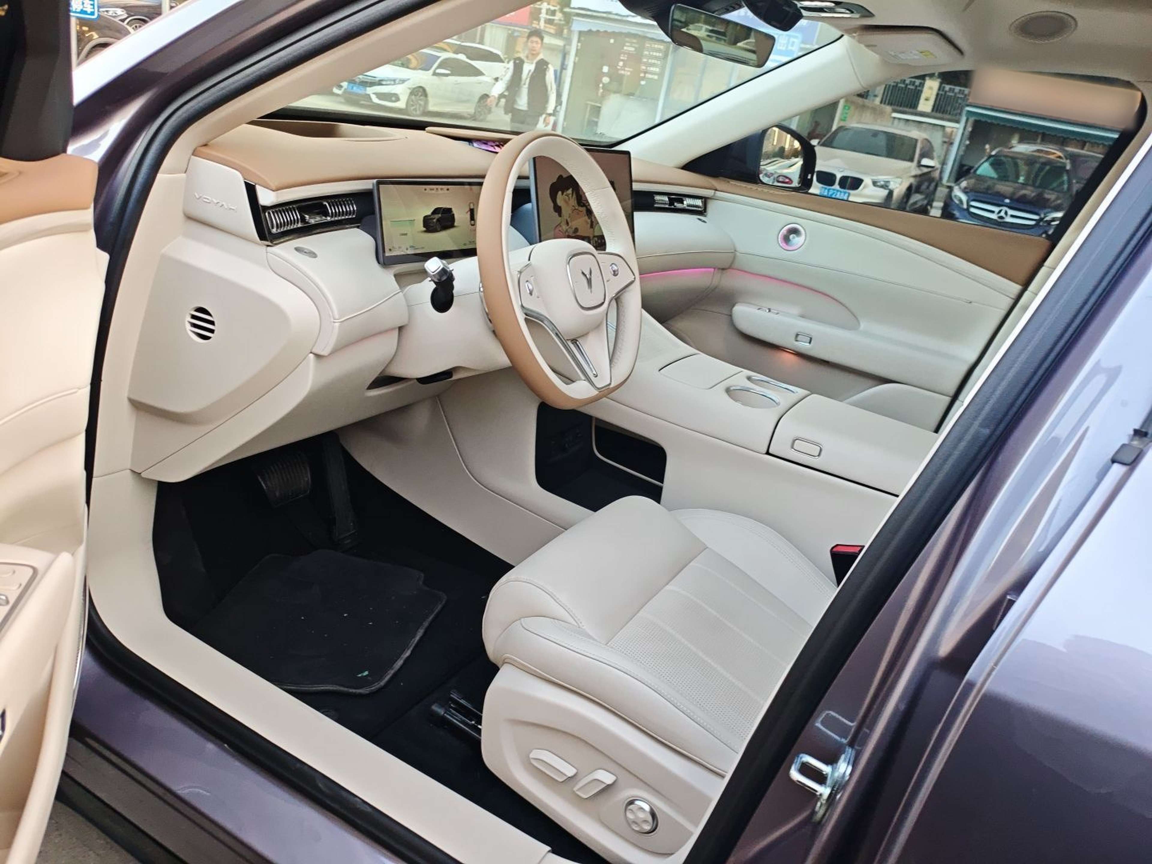 Переднее сиденье в автомобиле