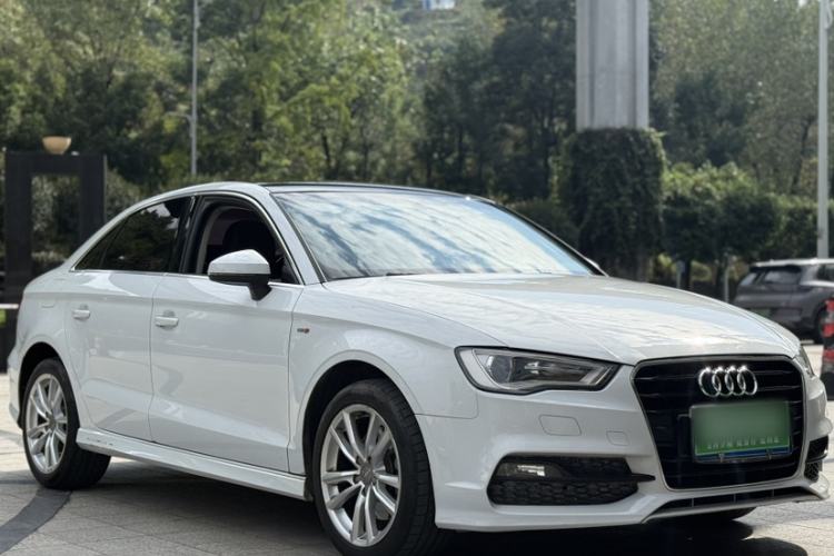 Used Audi A3 2014 Limousine 40 TFSI S line Comfort Model
