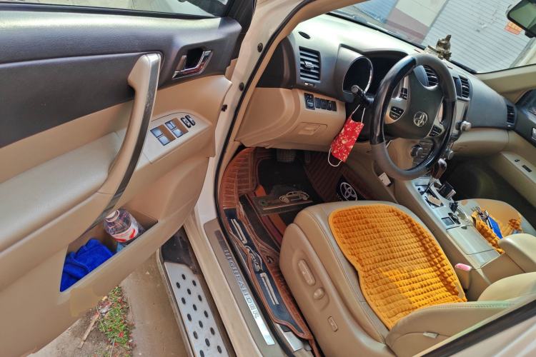 Used Toyota Highlander 2012 2.7L Two-Wheel Drive 7-Seater Luxury Edition