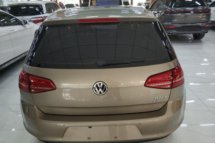 Used Volkswagen Golf 2016 230TSI Automatic Luxury Version
