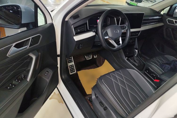 Used Volkswagen Tiguan L 2024 Outstanding Model 330TSI Automatic Two-Wheel Drive R-Line Dragon Glory Edition
