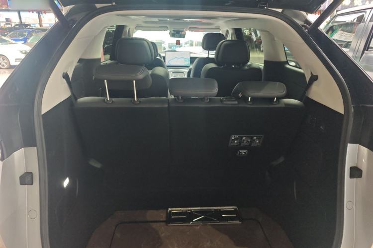 Used XPeng X9 2024 702 Ultra-Long Range Pro
