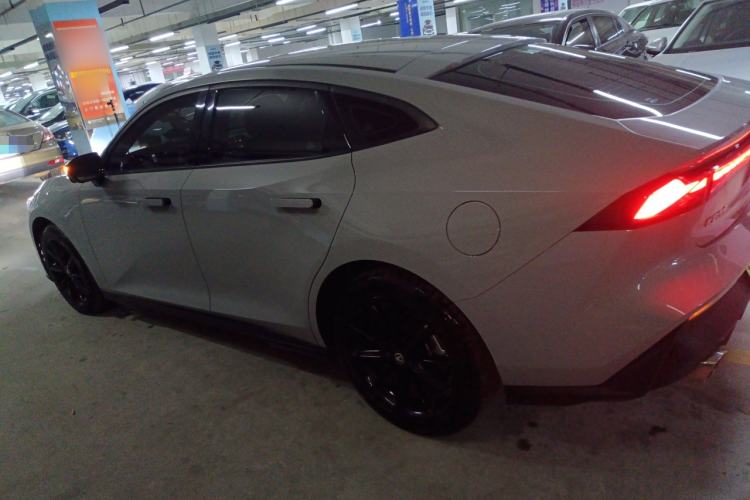 Used Changan UNI-V iDD 2023 ZhiDian iDD 1.5T 113km Smart & Fun Version
