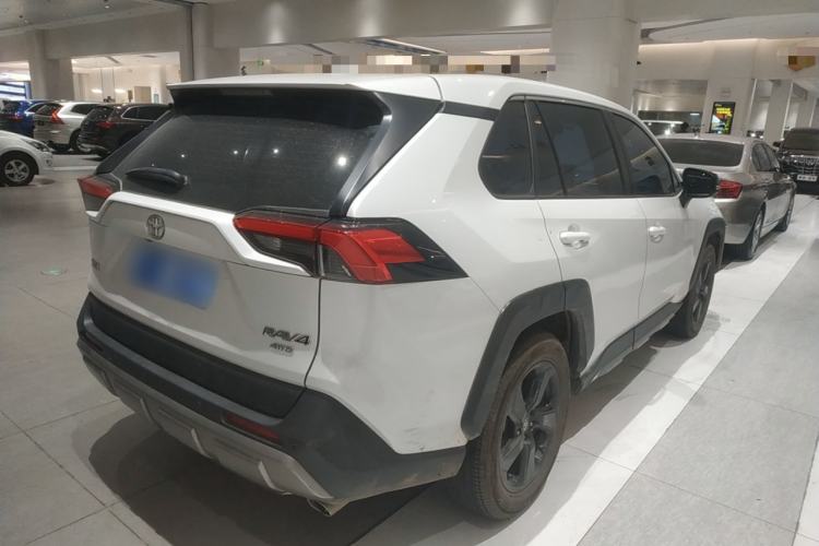 Used Toyota RAV4 2022 2.0L CVT 4x4 Style Plus Edition
