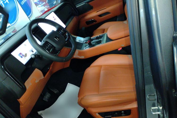 Used  01 2023 Deluxe 6-Seater Version