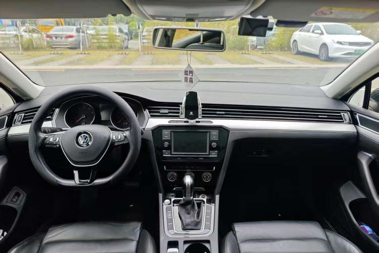 Used Volkswagen Magotan 2019 330TSI DSG Leading Edition China V Standard
