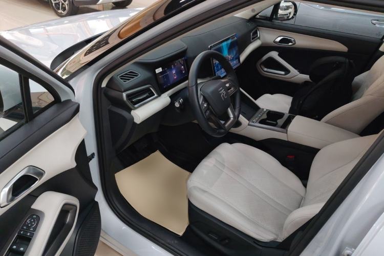 Used BYD Yuan UP 2025 Intelligent Driving Version 401 km Leading Edition