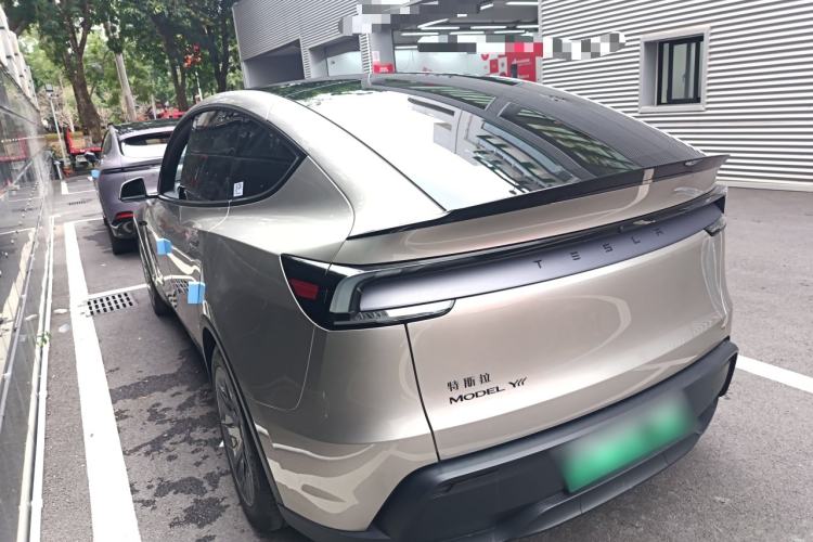 Used Tesla Model Y L 2025 Model Long-Range All-Wheel-Drive Version