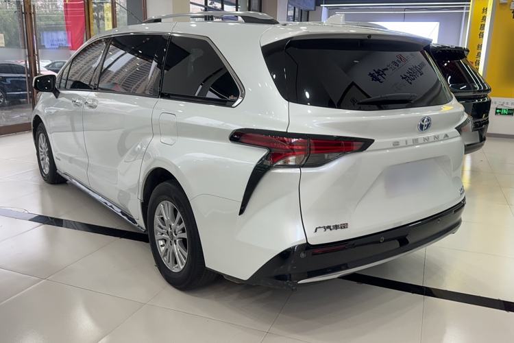 Used Toyota Sienna 2021 2.5L Hybrid Premium Edition
