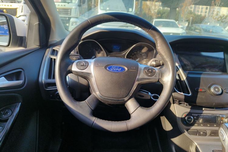 Used Ford Focus 2012 Sedan 1.6L Automatic Fashion Edition
