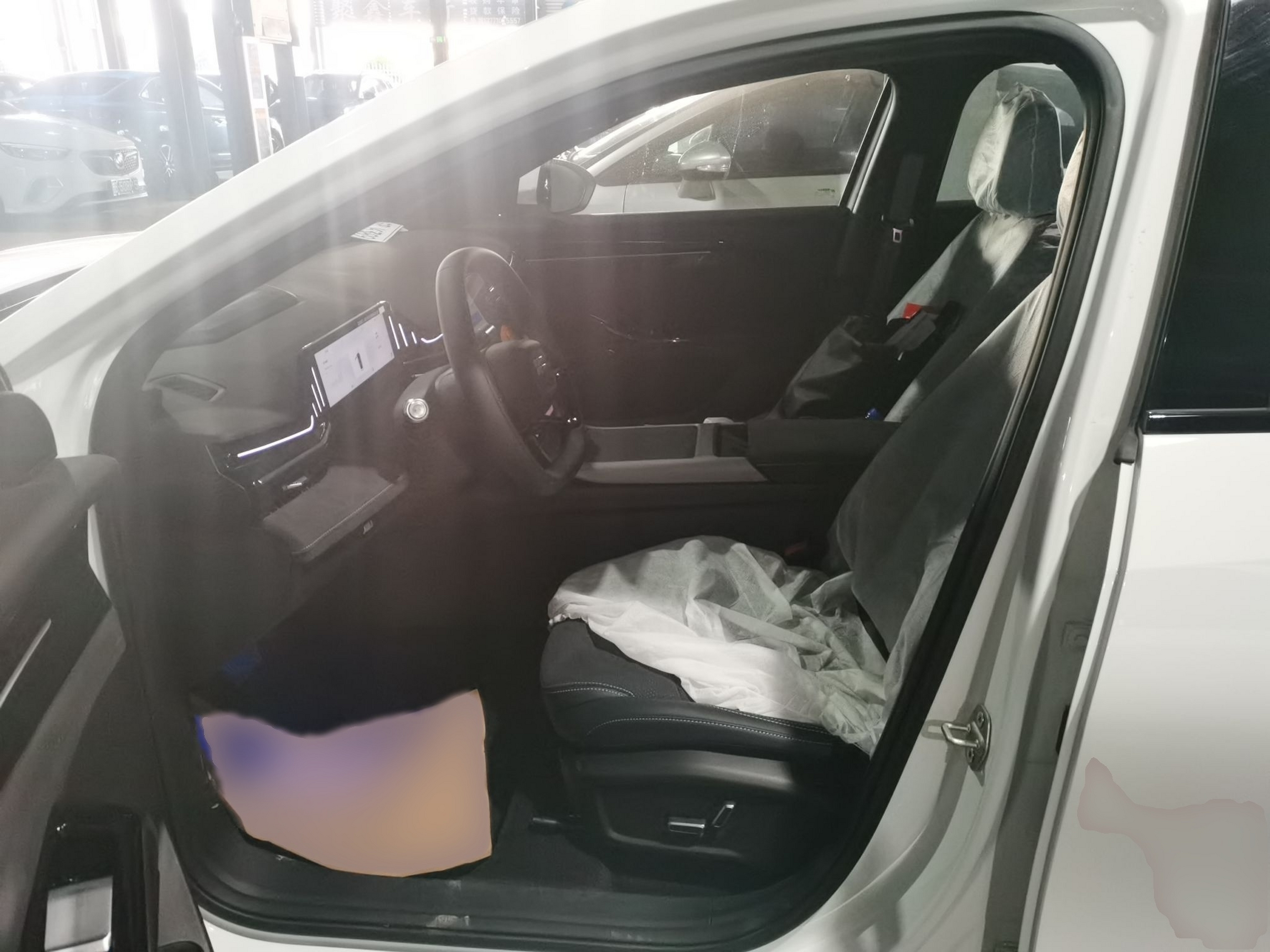 المقاعد الأمامية داخل السيارة