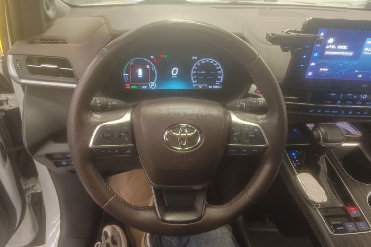 Used Toyota Sienna 2021 2.5L Hybrid Platinum Edition