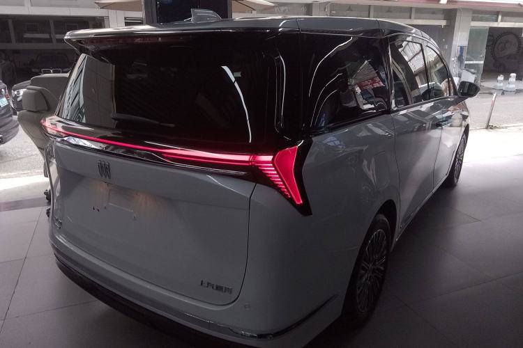 Used Buick GL8 New Energy 2024 Lu Zun Luxury Edition 7-Seater
