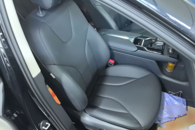 Used Hongqi E-QM5 2022 431 km Charge & Enjoy Edition
