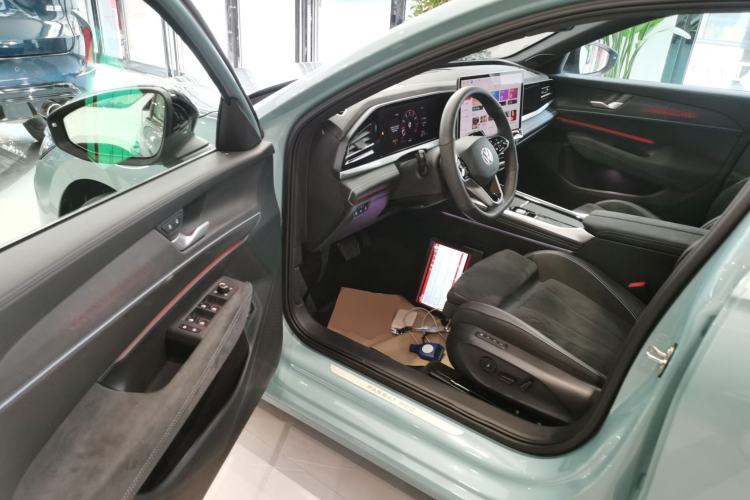 Used Volkswagen Passat 2025 Pro 380TSI Starry Dragon Luxury Edition
