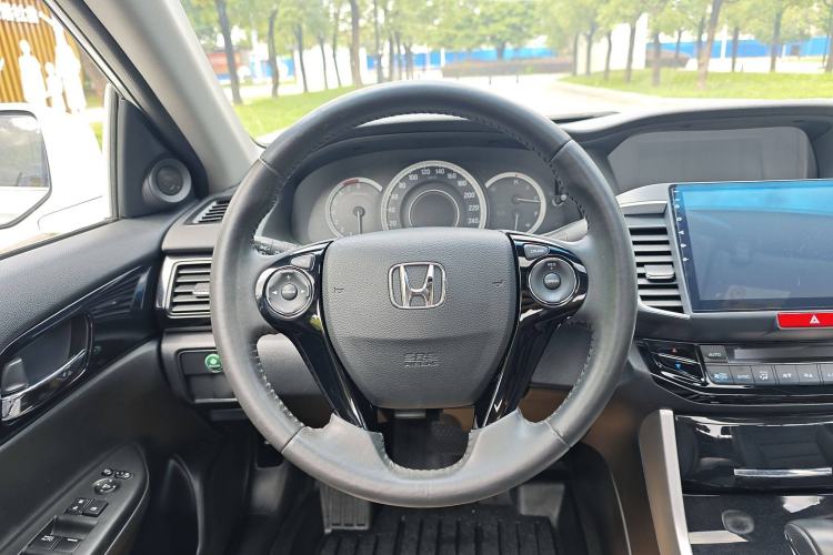 Used Honda Accord 2016 2.0L Luxury Edition
