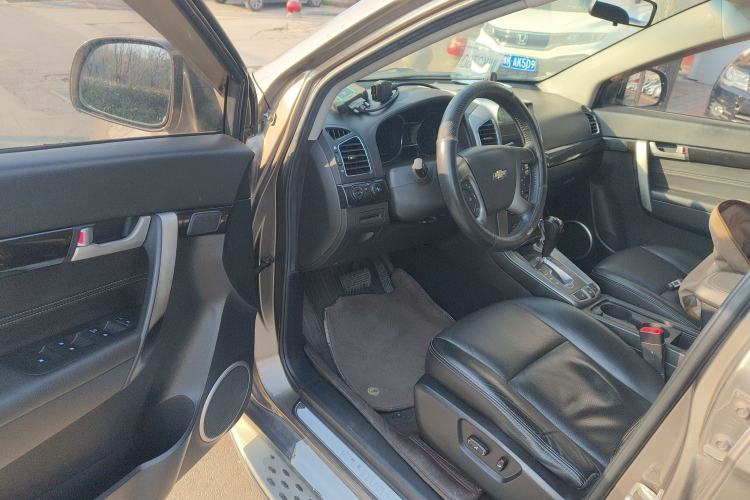 Used Chevrolet Captiva 2015 2.4L 4x4 Flagship Edition 7-Seater
