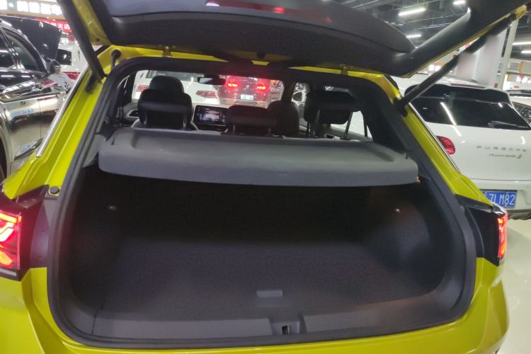 Used Volkswagen T-ROC 2023 300TSI DSG Two-Wheel Drive Starlight Edition