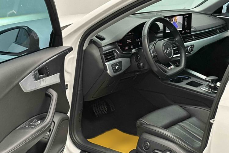 Used Audi A4L 2022 40 TFSI Luxury Dynamic Model
