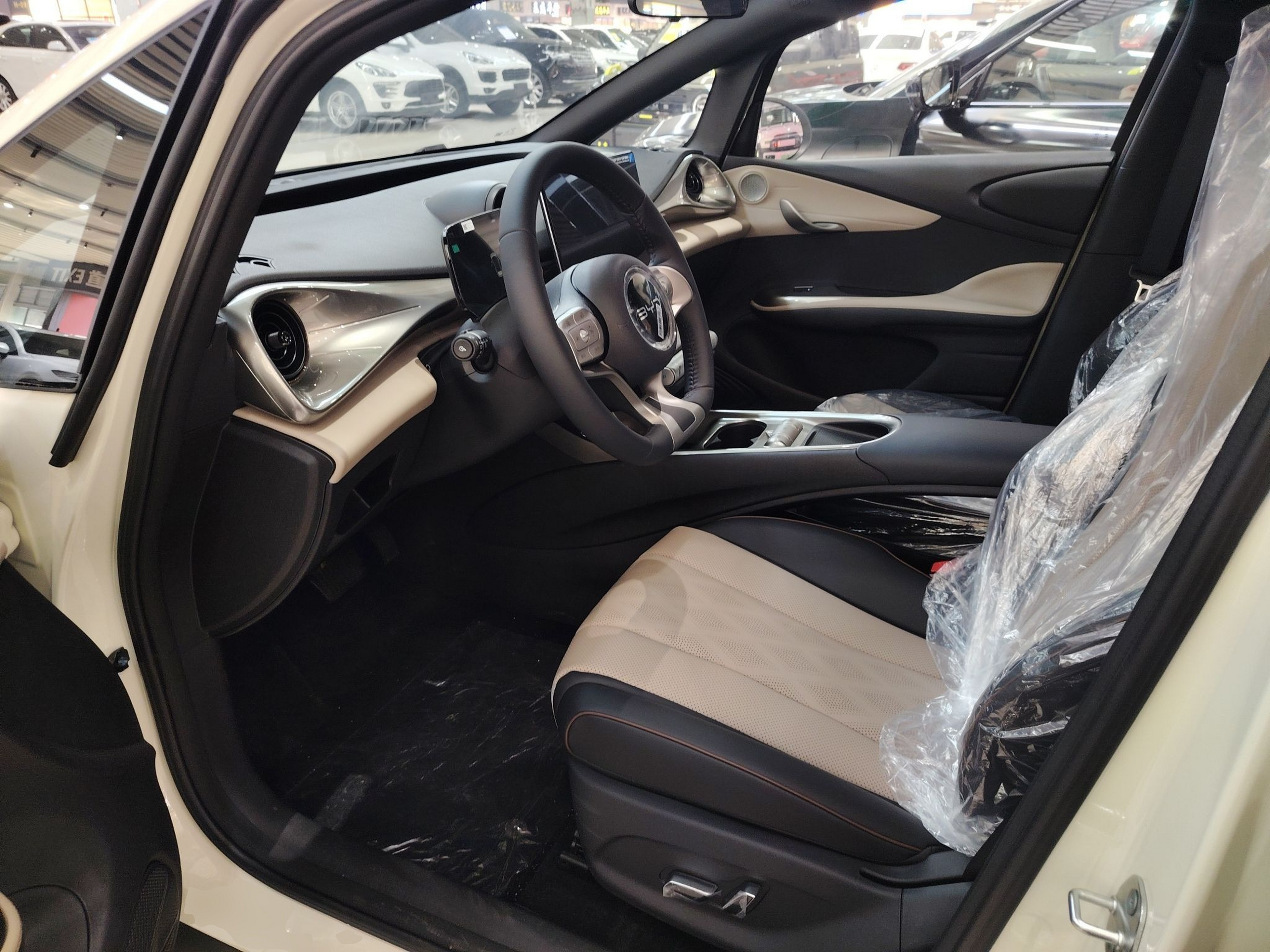 المقاعد الأمامية داخل السيارة