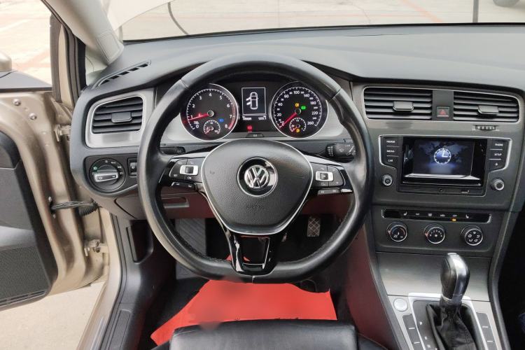 Used Volkswagen Golf 2016 230TSI Automatic Comfort Version
