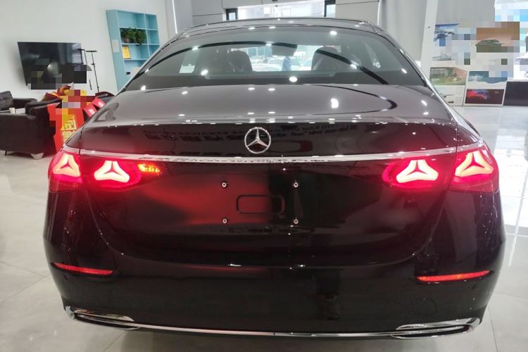 Used Mercedes-Benz E-Class 2025 Facelift E 300 L Luxury Edition
