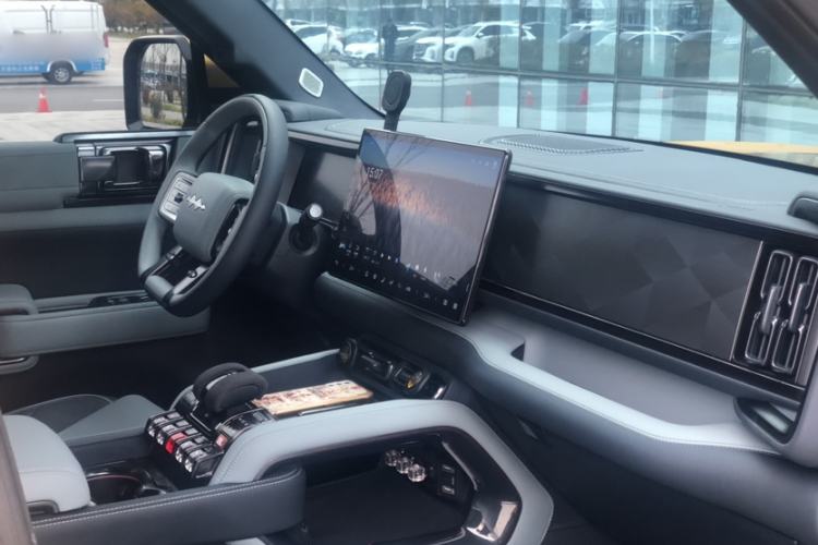 Used  Leopard 5 2023 Explore Edition
