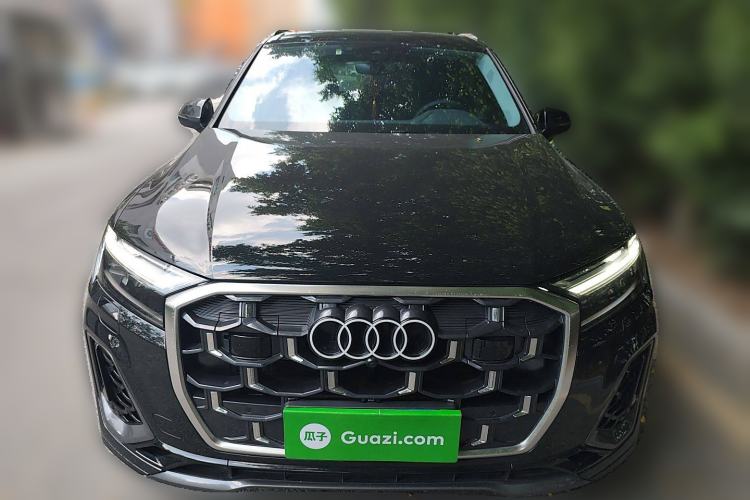 Used Audi Q7 2024 55 TFSI quattro S line Sport model
