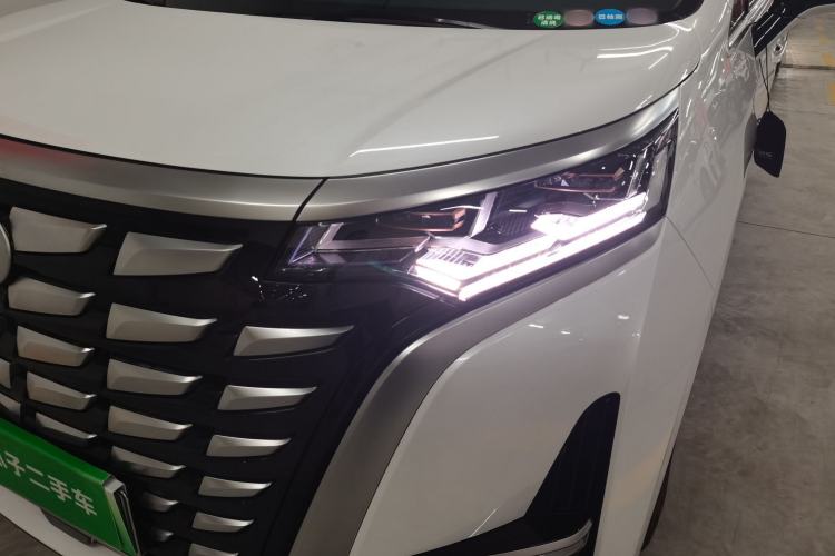 Used Denza D9 2022 DM-i 1040 Prestige Model