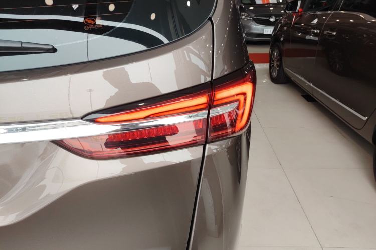 Used Buick GL8 2022 Land Cruiser Executive Class 652T Comfort Model
