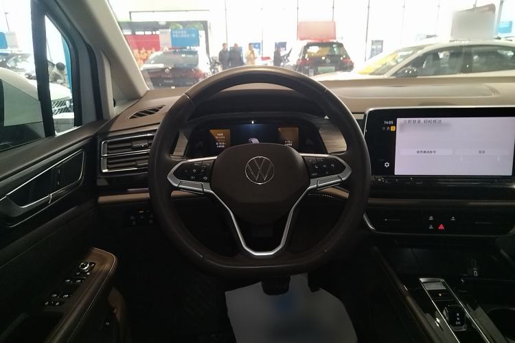 Used Volkswagen Viloran 2024 330TSI Luxury Edition
