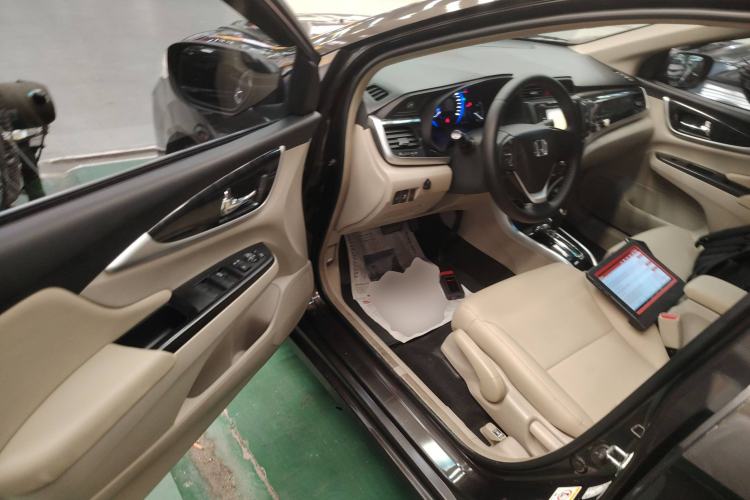 Used Honda Crider 2013 1.8L automatic luxury edition
