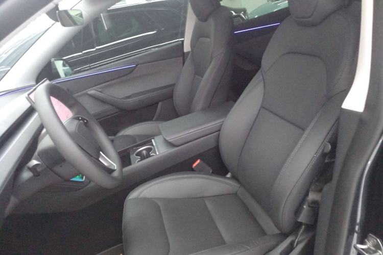 Used Tesla Model Y 2025 Rear-Wheel-Drive Version
