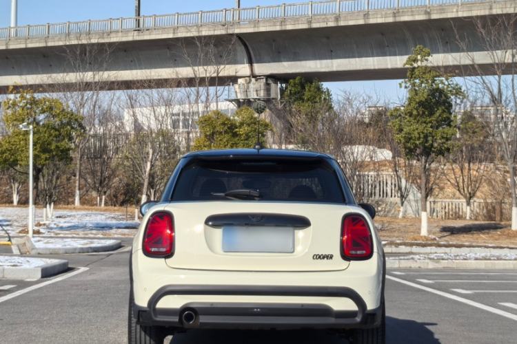 Used  MINI 2022 Updated 1.5T COOPER Artist Five-Door Edition
