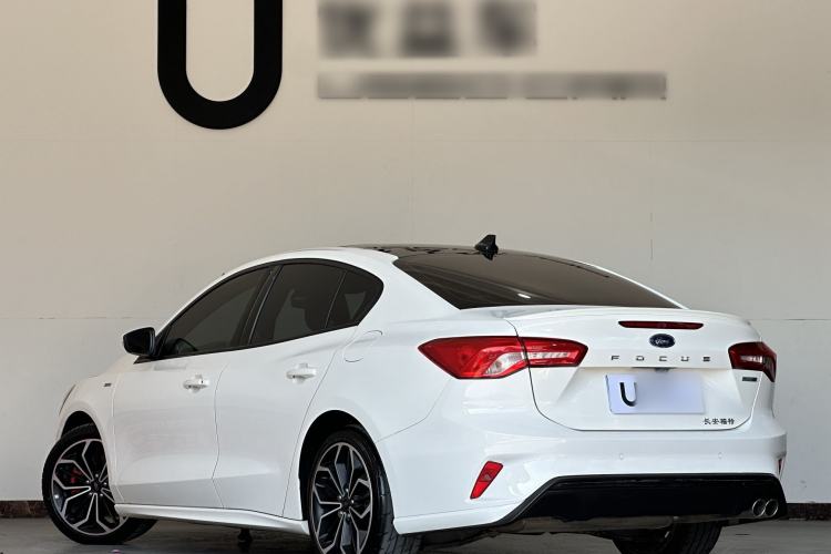 Used Chevrolet Cruze 2018 Hatchback 320 Automatic Pioneer Sunroof Edition
