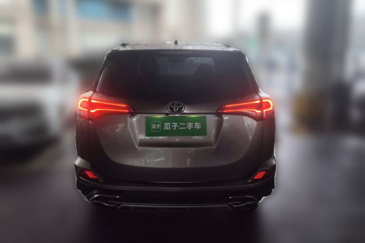 Used Toyota RAV4 2016 2.0L CVT Two-Wheel Drive Fashion Edition China V Standard
