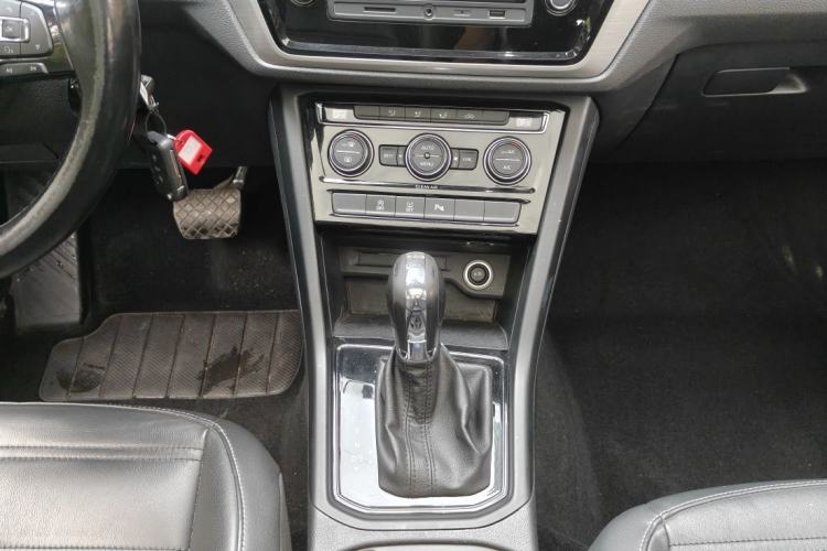 Used Volkswagen Touran 2016 Volkswagen Touran L 280TSI DSG Comfort Edition
