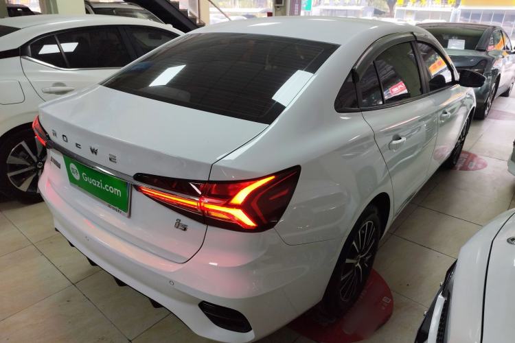 Used Roewe i5 2021 1.5L CVT Platinum Edition